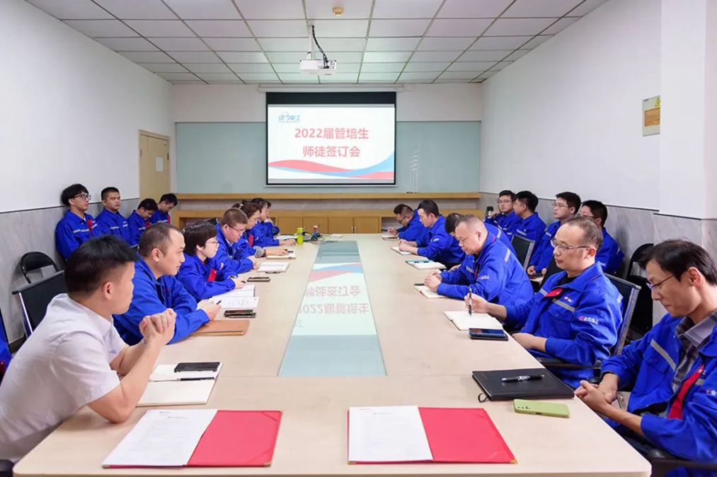 薪火相传 双向奔赴|统力电工管培生师徒协议签订会圆满举行